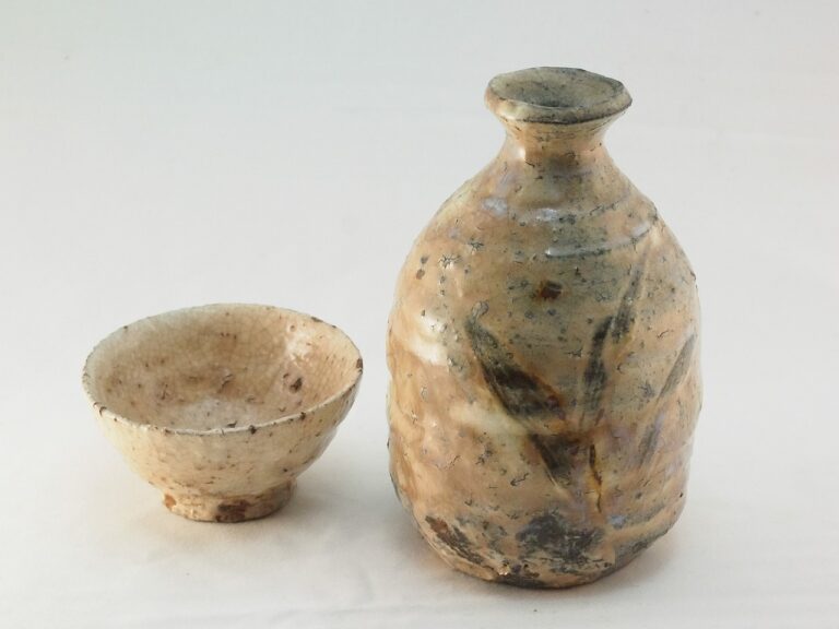 pottery, sake cup, sake bottle-180555.jpg